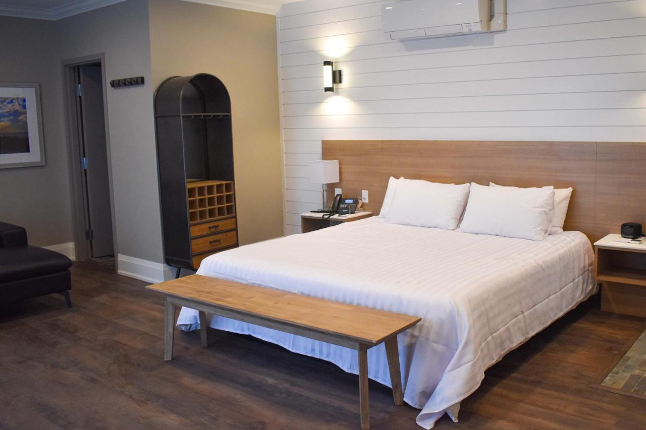 Colonial Hotel & Suites Grand Bend Ngoại thất bức ảnh