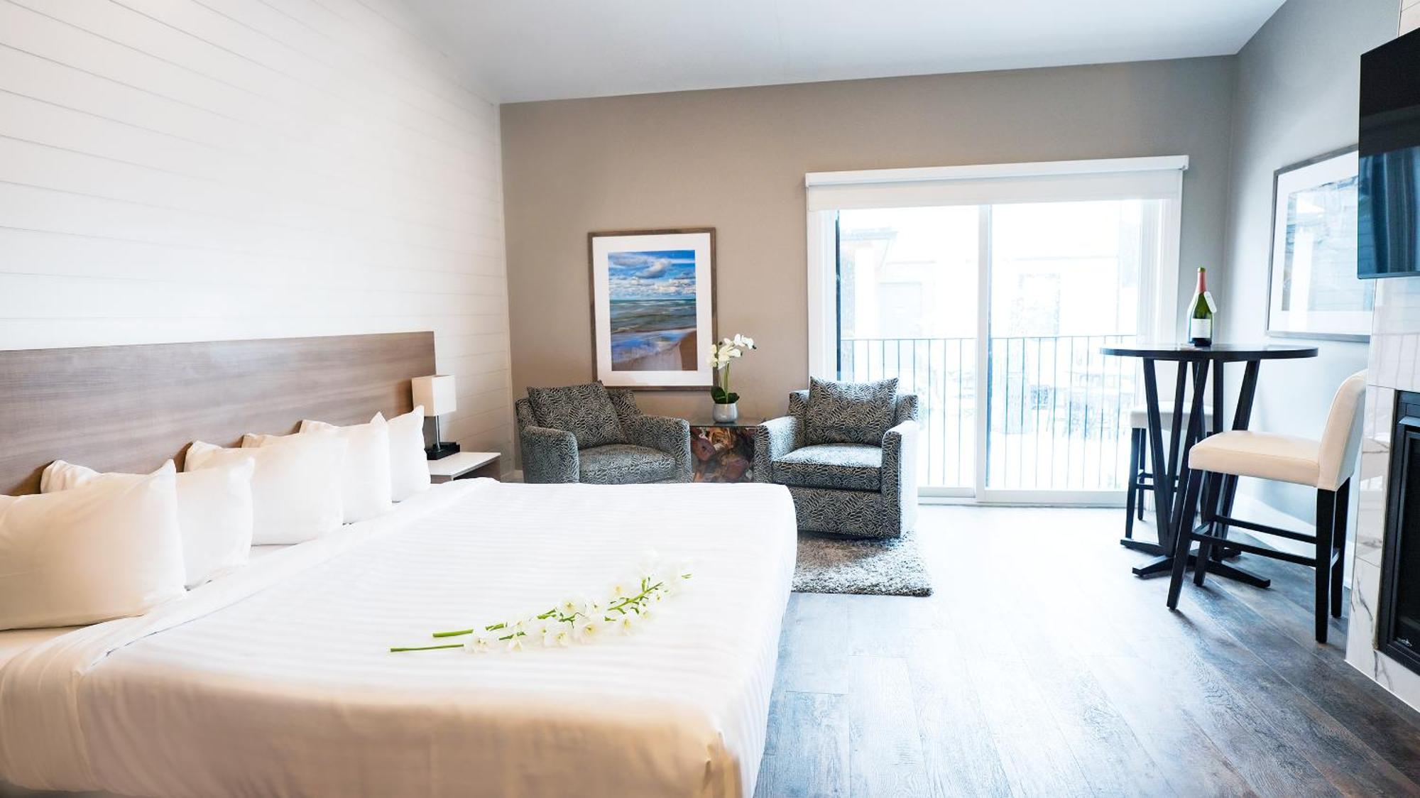 Colonial Hotel & Suites Grand Bend Ngoại thất bức ảnh