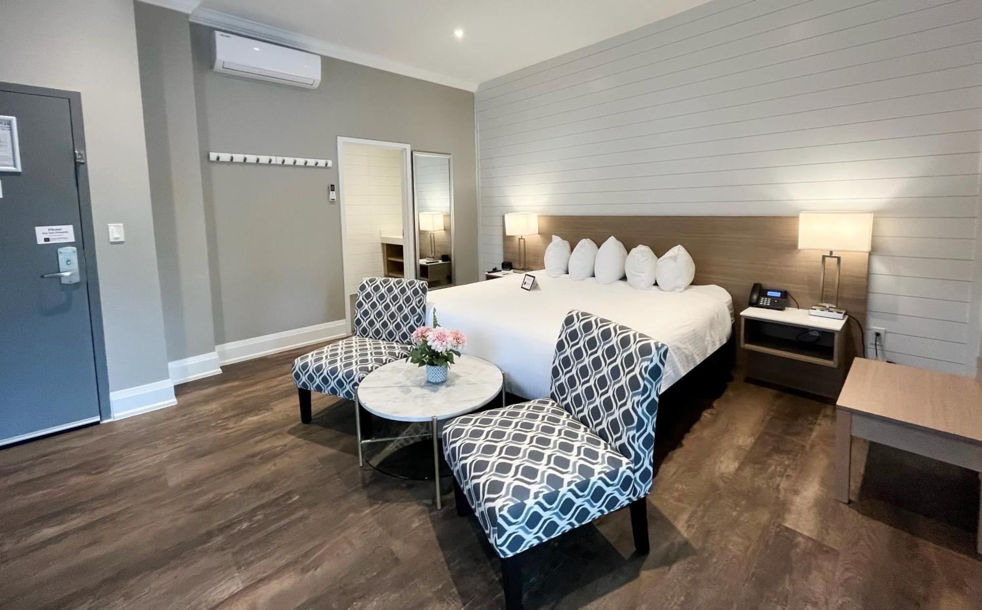Colonial Hotel & Suites Grand Bend Ngoại thất bức ảnh