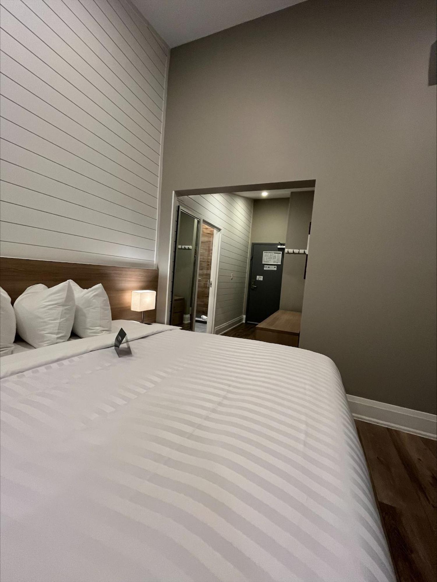 Colonial Hotel & Suites Grand Bend Ngoại thất bức ảnh